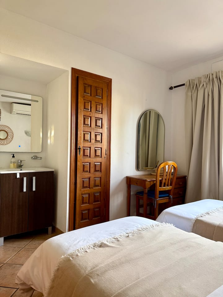 Twin bedroom downstairs that can be pushed together if required.  Ensuite with toilet and shower room attached and wash sink in bedroom