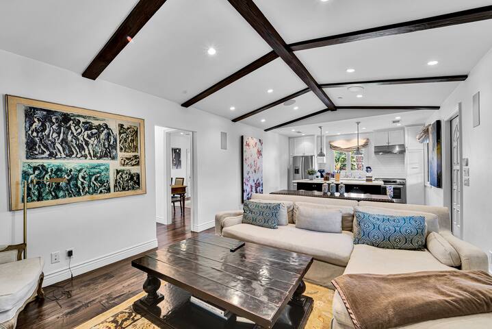 Beverly Hills Private Stay gallery image 3