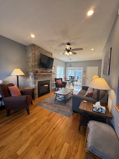 Successful Airbnb property: Charming 2 BR in Black Mountain in Black Mountain