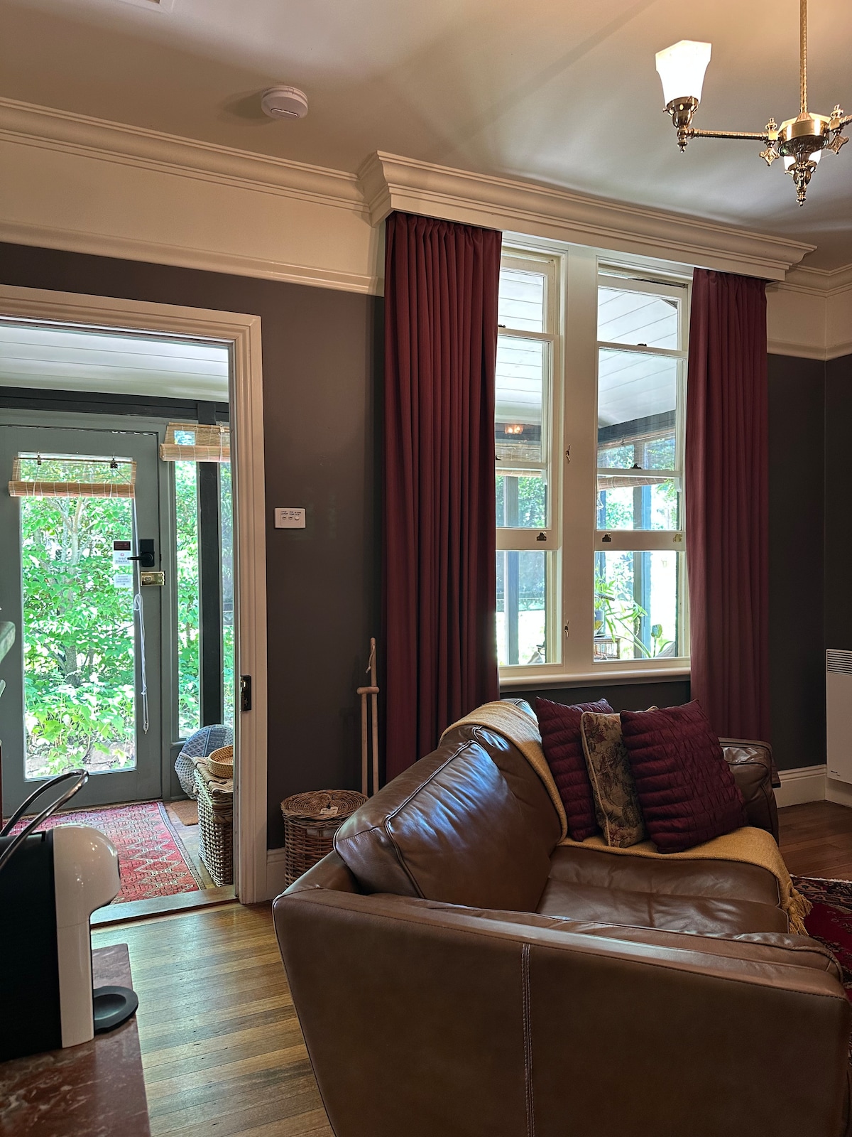 Top performing Airbnb: Rothesay Cottage: Your petite suite on Cosmo. in Shire Of Hepburn
