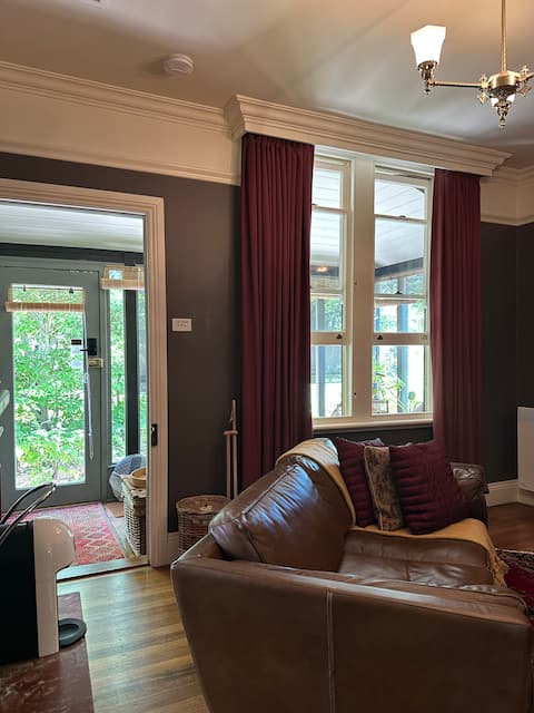 Top performing Airbnb: Rothesay Cottage: Your petite suite on Cosmo. in Shire Of Hepburn