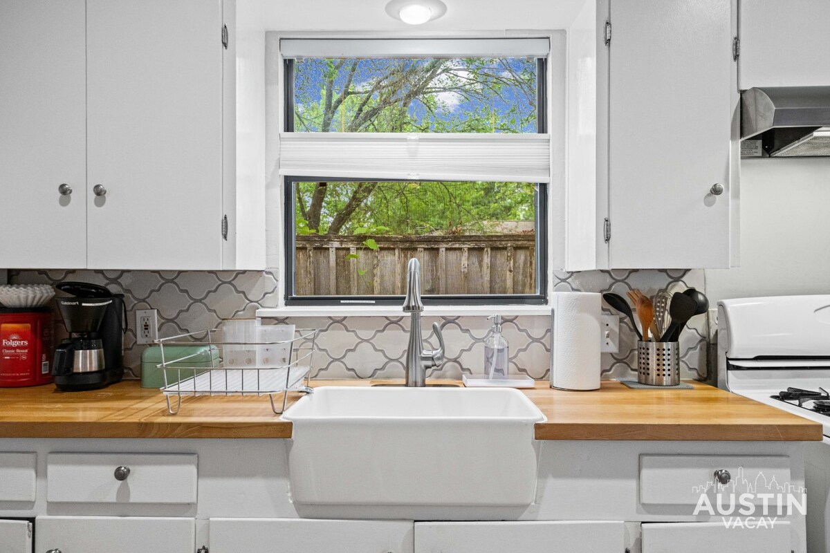Sweet E Austin Stay | Walk to Coffee, Tacos + Pubs