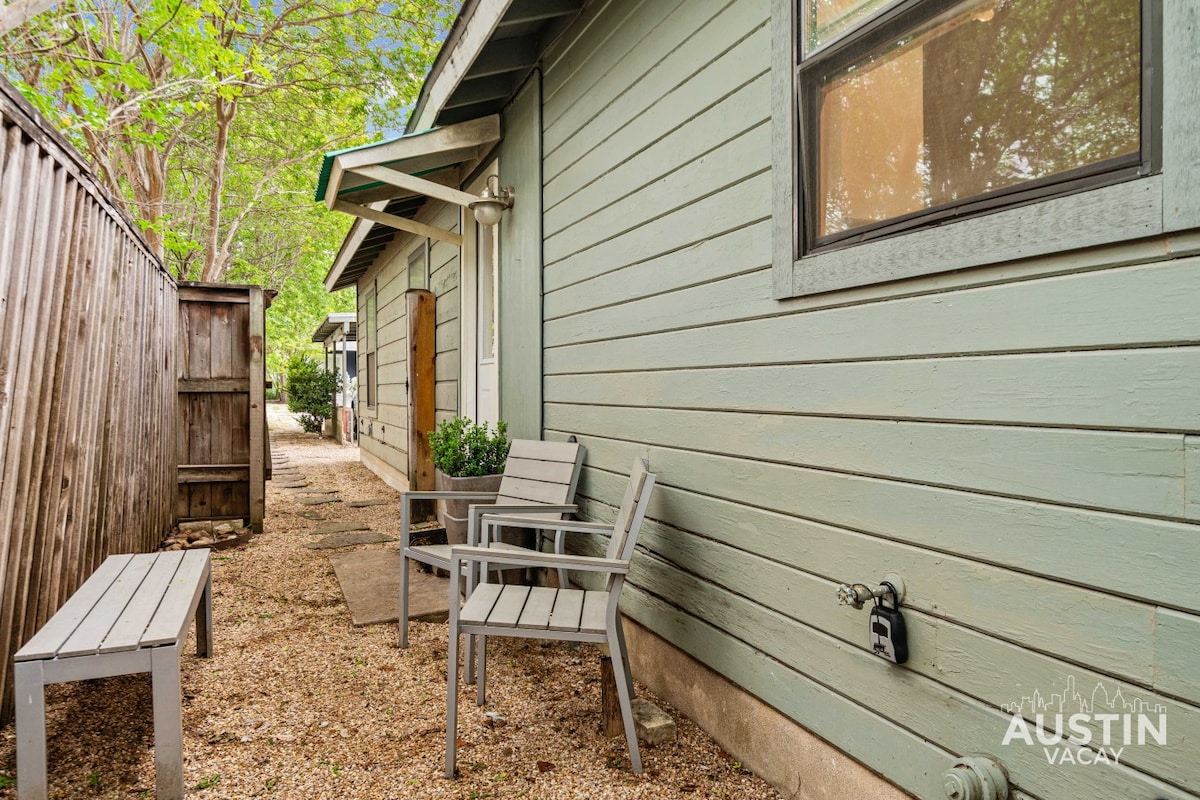 Sweet E Austin Stay | Walk to Coffee, Tacos + Pubs
