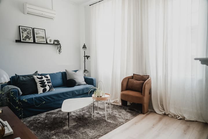 Your home at Smith st Collingwood (With Parking)