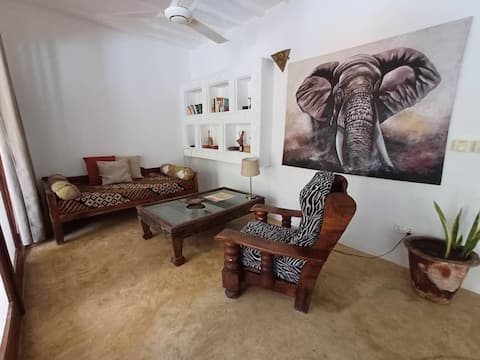 Moyo apartment with swimming pool