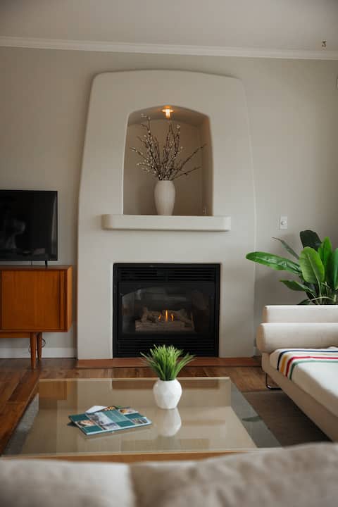 Spanish Mid Century Villa on Skaha+ Sauna