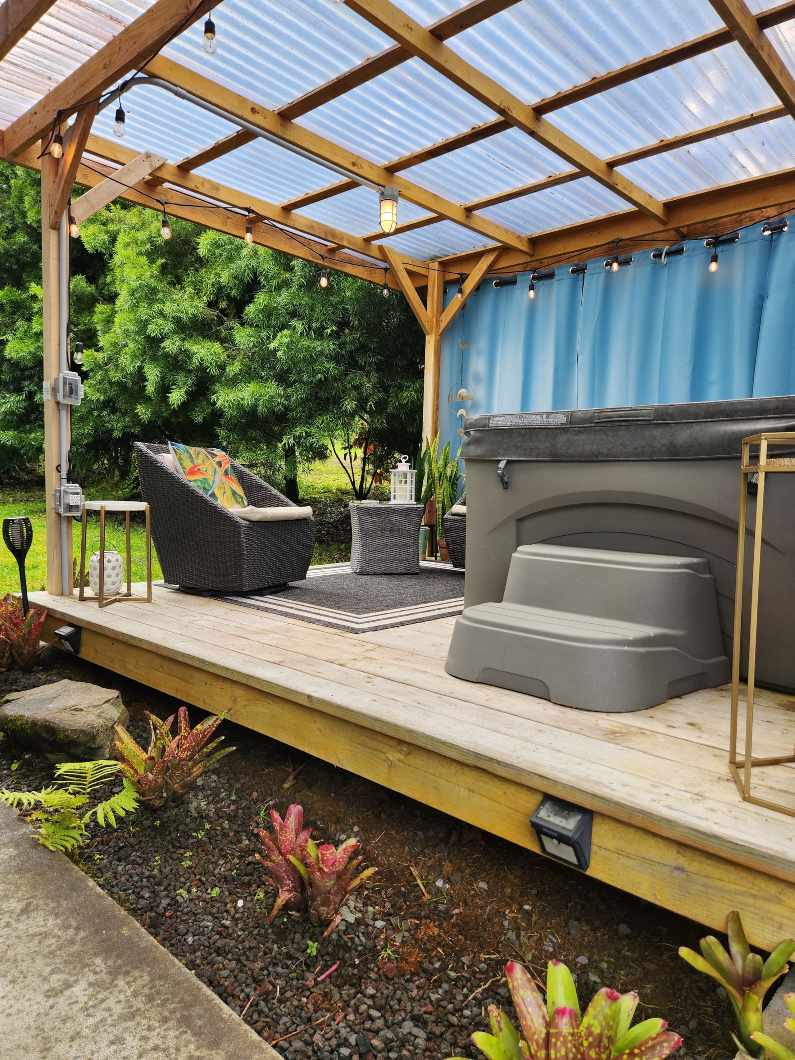Volcano Rainforest Retreat with Private Hot Tub - Image 1