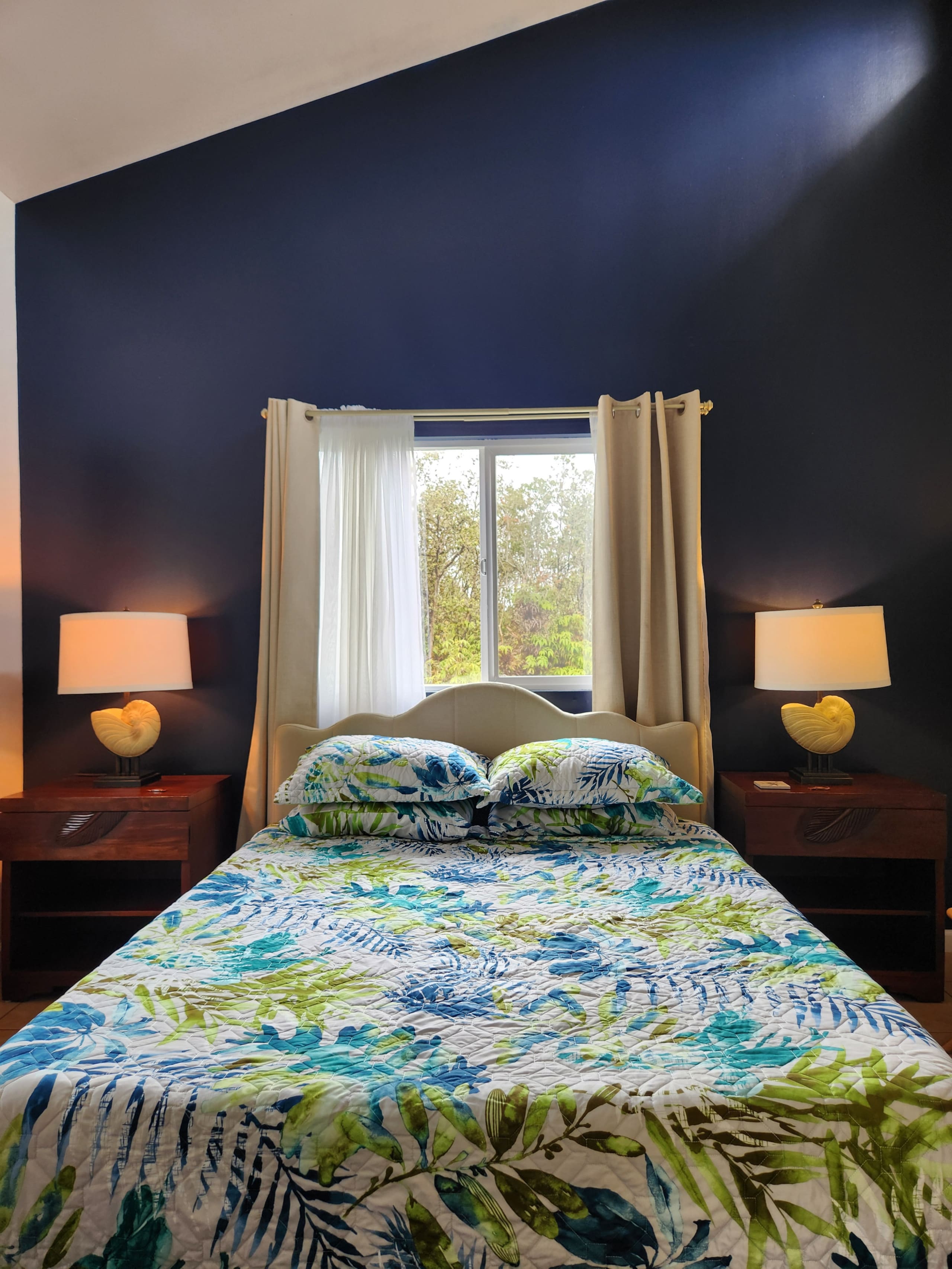 Volcano Rainforest Retreat with Private Hot Tub - Image 7