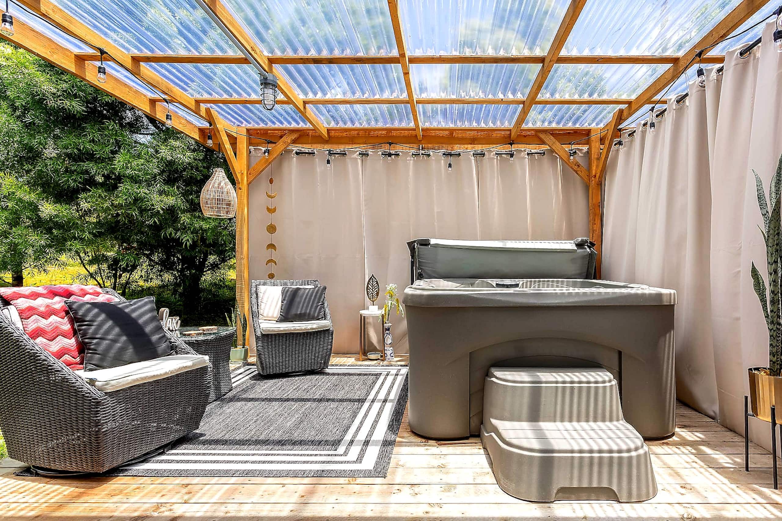 Volcano Rainforest Retreat with Private Hot Tub - Image 17