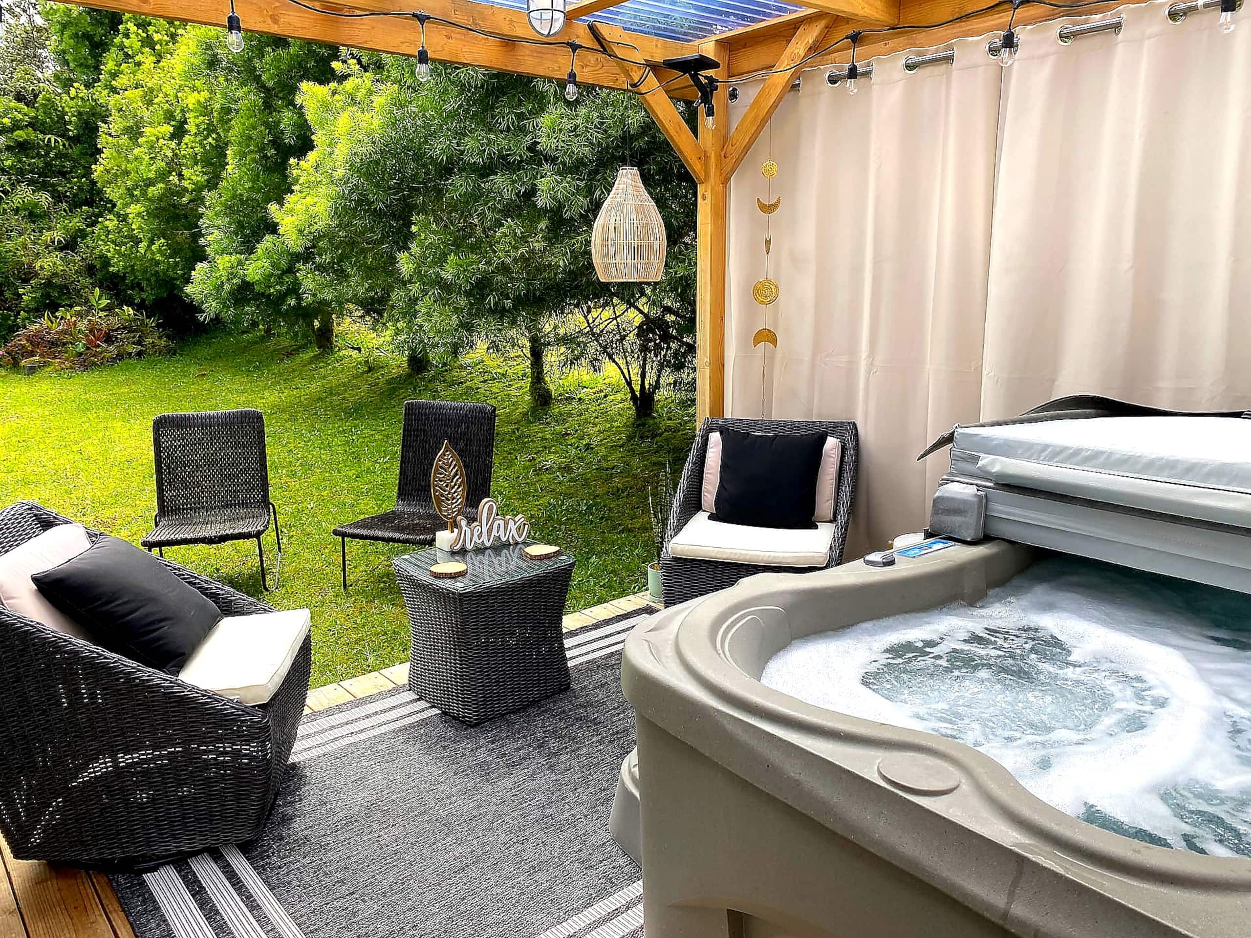 Volcano Rainforest Retreat with Private Hot Tub - Image 16