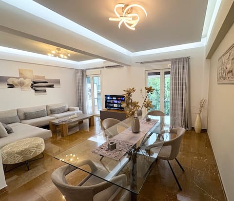 Top performing Airbnb: Unique 2-BDR condo next to the metro ! in ΑΓΙΟΣ ΠΑΥΛΟΣ