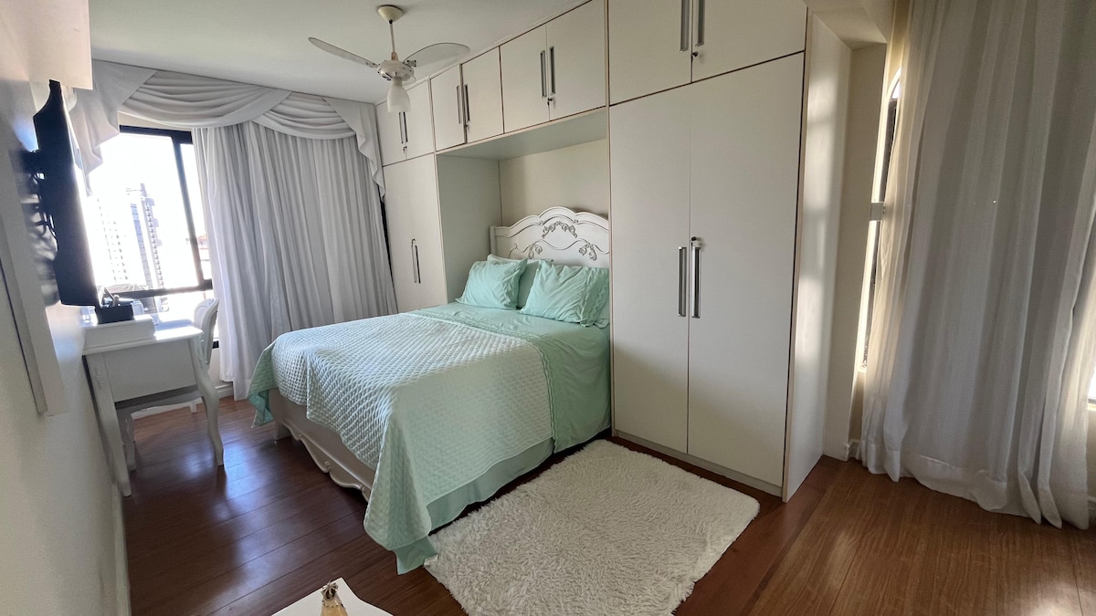 Suite con TV inteligente de 42 pulgadas, aire acondicionado y wifi 