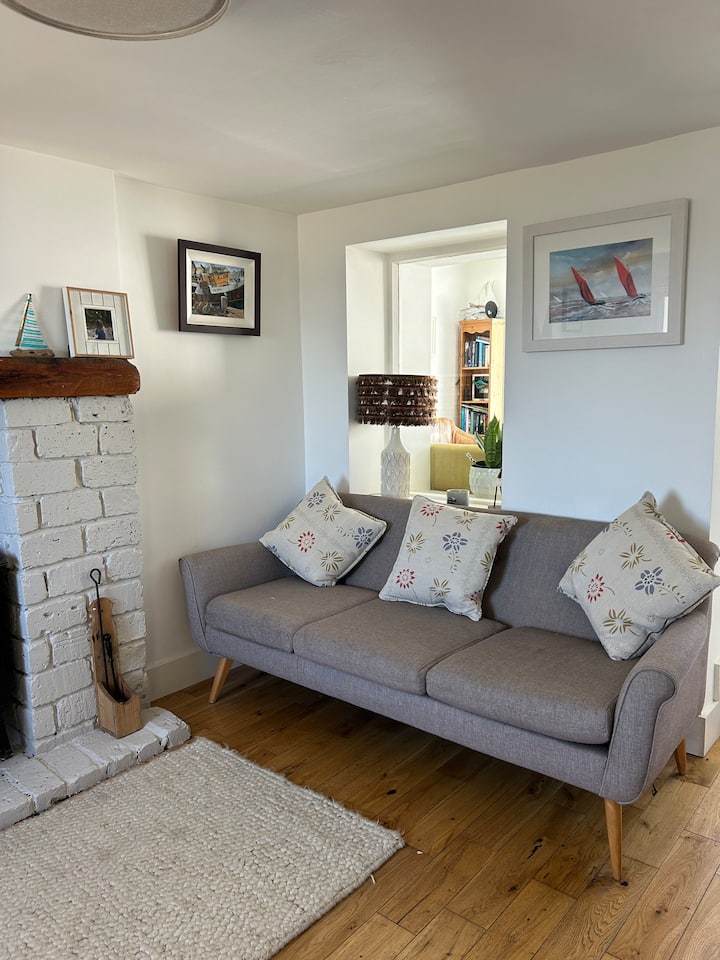 200 Year Old Coastguard Cottage. - Portaferry