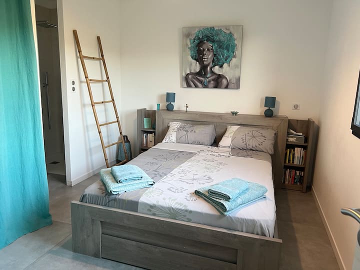 ห้องนอน 140x200 พร้อมห้องน้ำ 