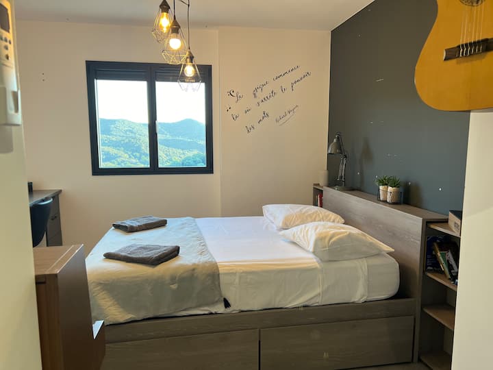 เตียงขนาด 140x200 พร้อมห้องน้ำในตัว 