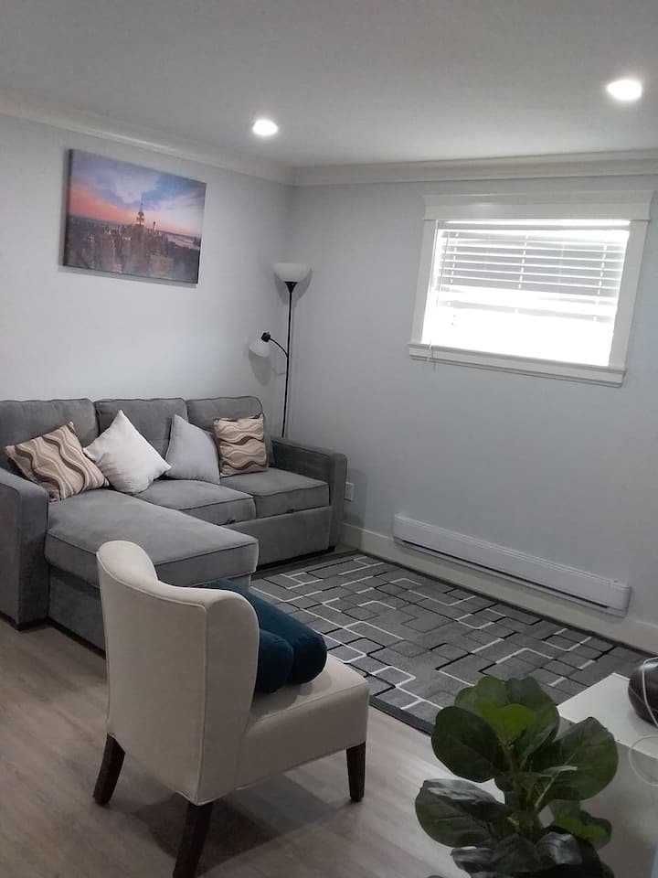 Serene & Modern 2 Bed Suite Close To The Airport - Regina