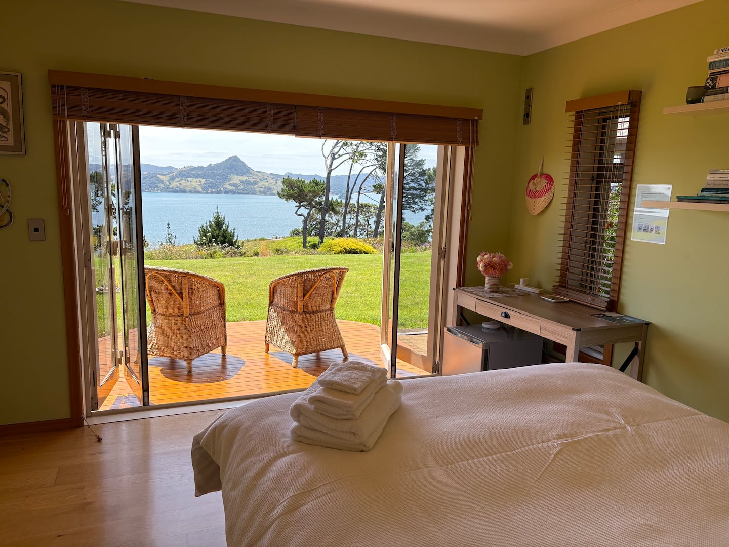 Luxury: Prime Location Hahei- Stunning Views 3