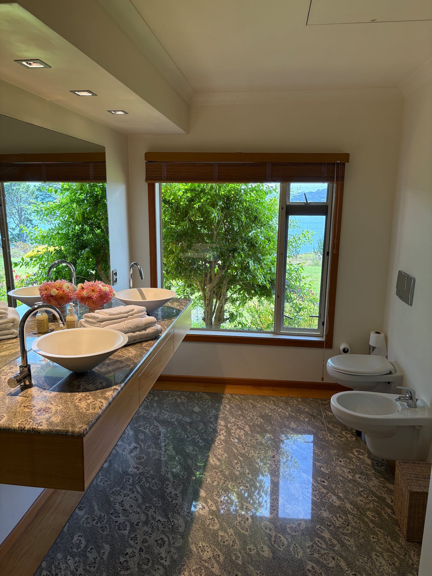 Luxury: Prime Location Hahei- Stunning Views 5