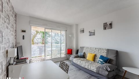 Popular Airbnb listing: T2 Arcachon with Pool in Arcachon
