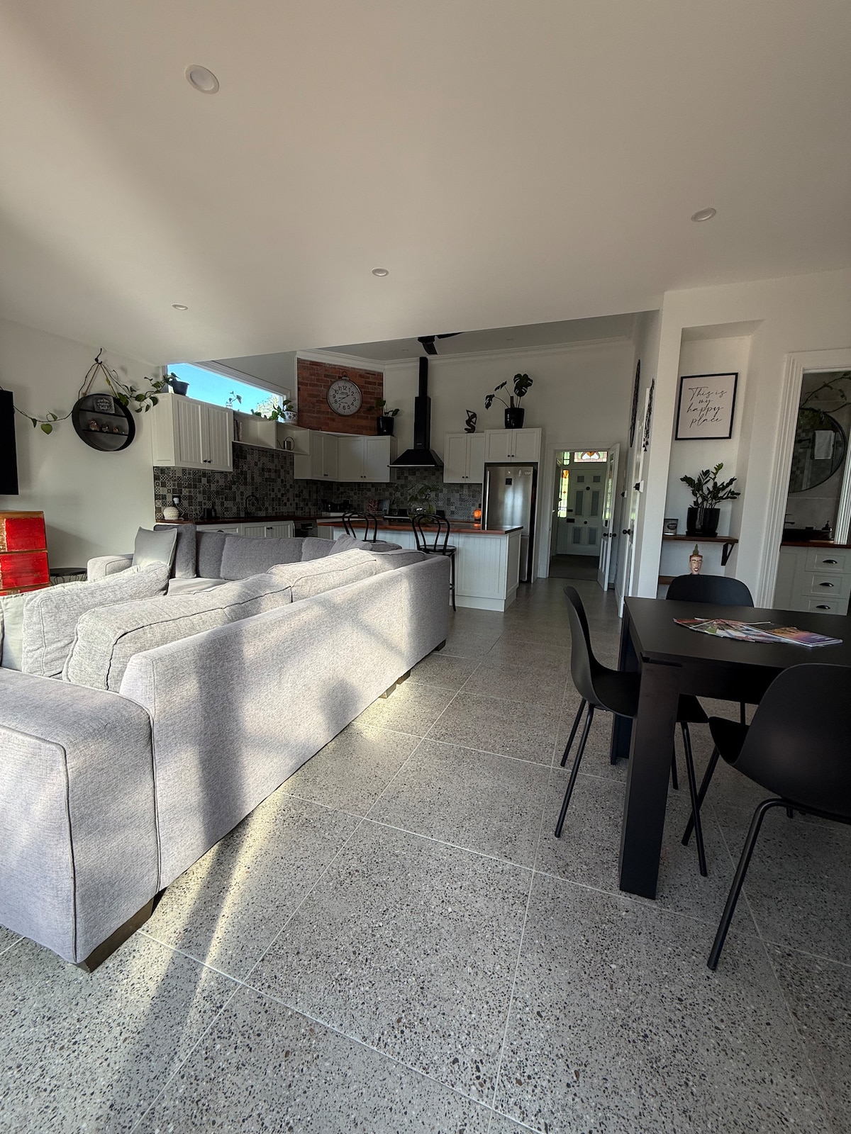 Popular Airbnb listing: Al & Amanda's On Hargreaves in City Of Greater Bendigo