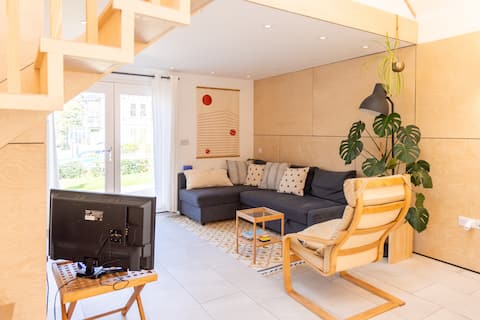 Successful Airbnb property: Modern Open-Plan Guest House - EV charging in Bath And North East Somerset