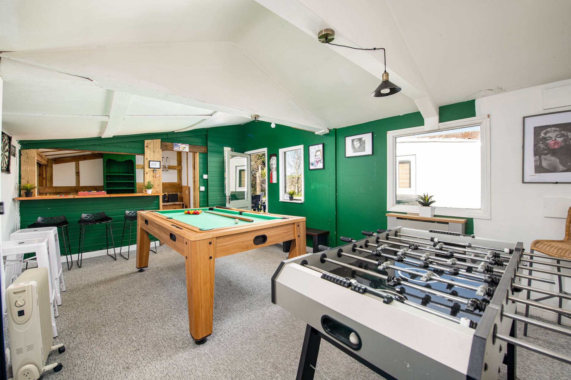 The Farmhouse | Two Hot Tubs | Sleeps 26 — foto 4