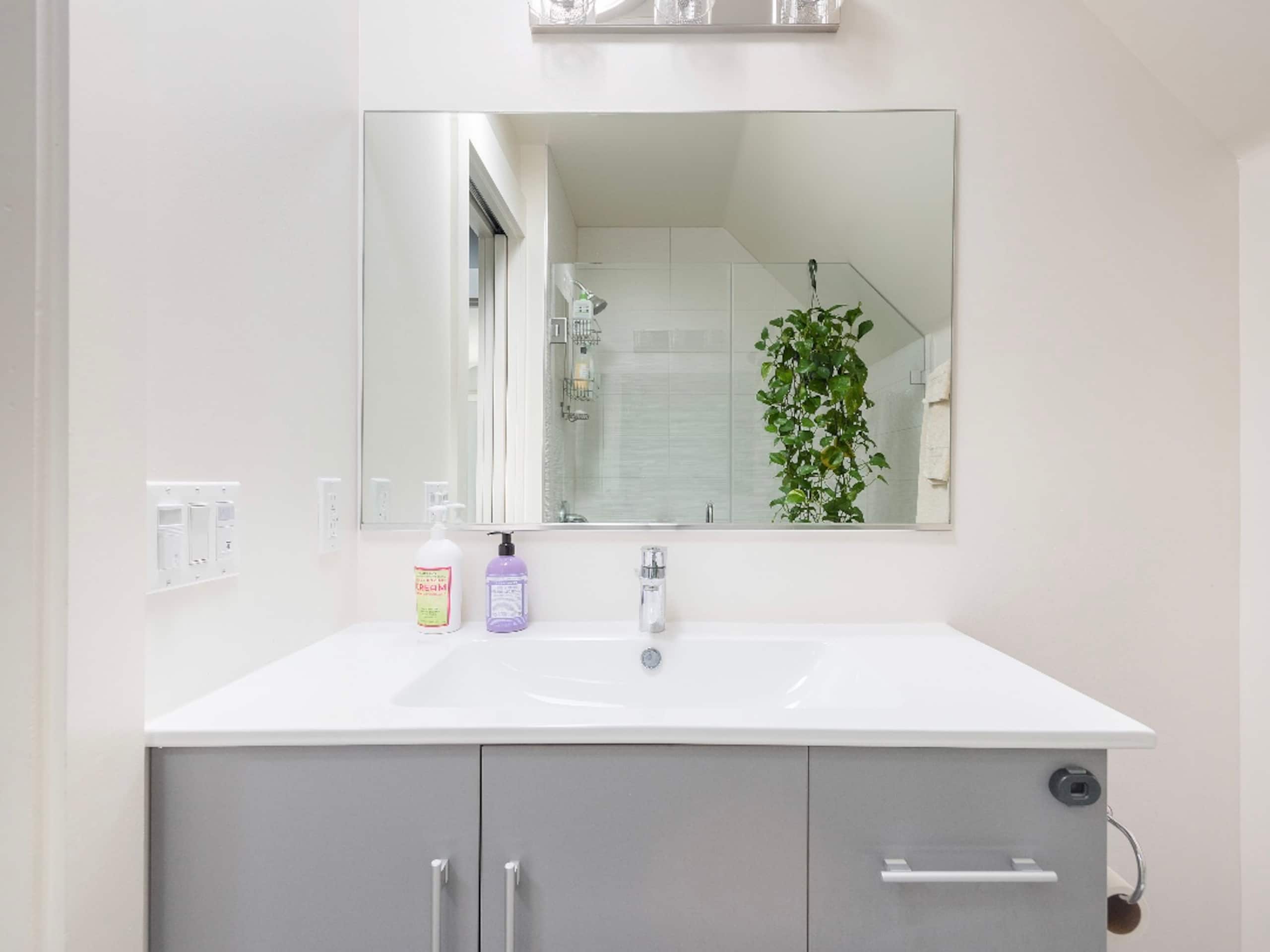 Home in San Francisco · ★4.74 · 3 bedrooms · 3 beds · 2.5 baths - Image 33
