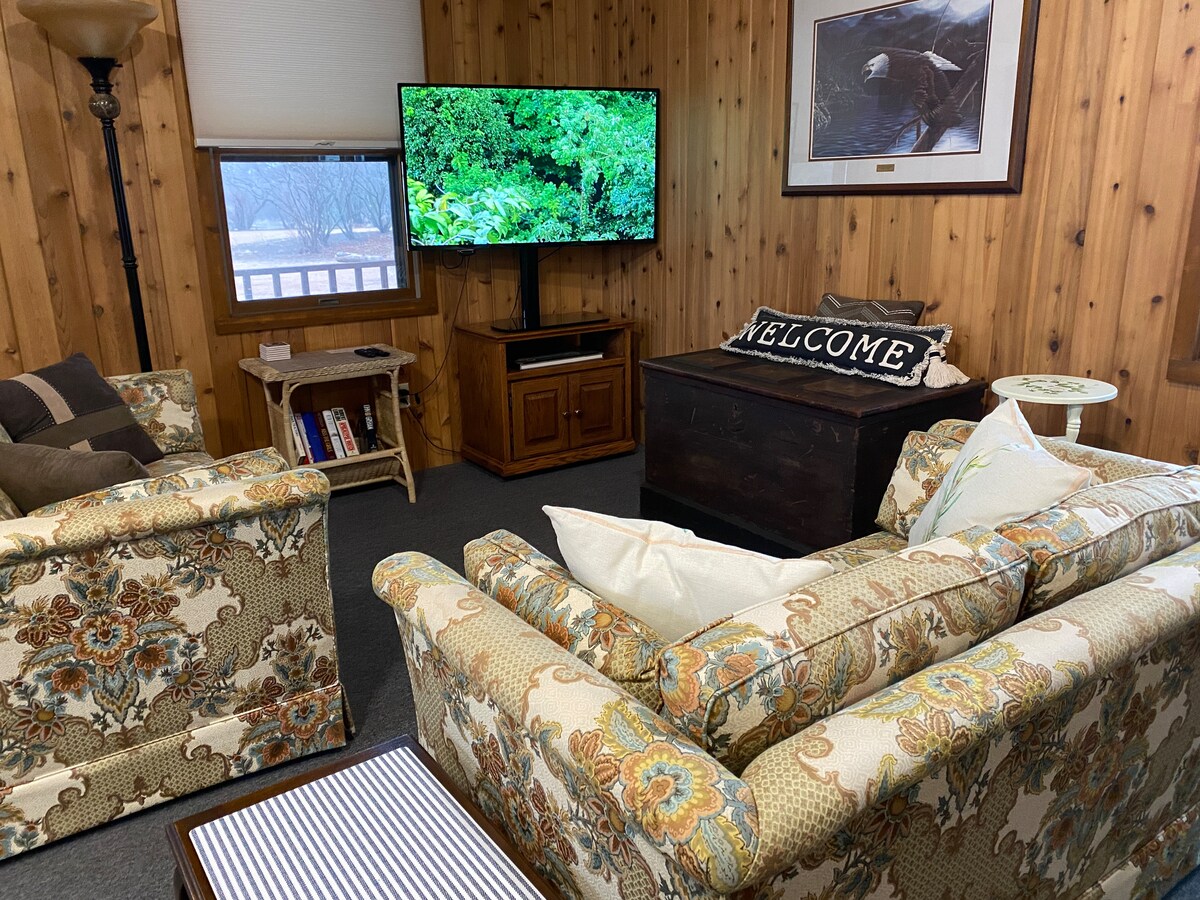 Sitting area to watch television in the Big Room. There is a fan in the center of the ceiling. 