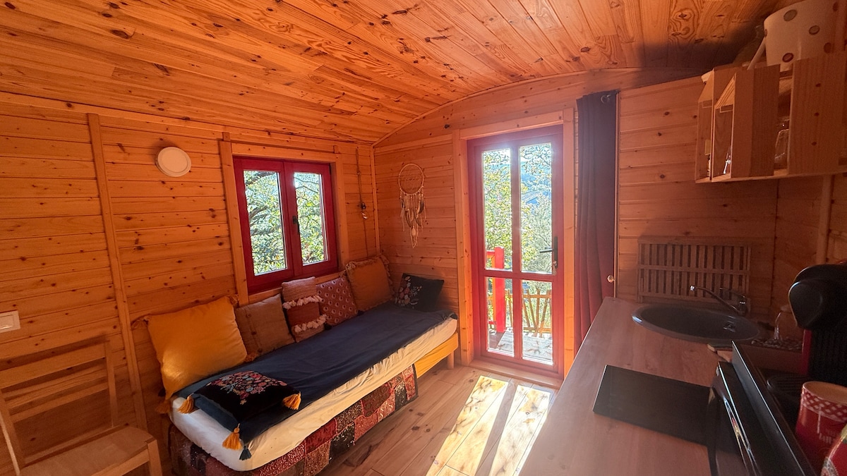 Top Airbnb: in Porticcio, pretty, comfortable trailer, sea view. à Grosseto Prugna