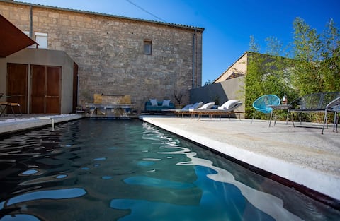 Exceptional loft-style house with pool