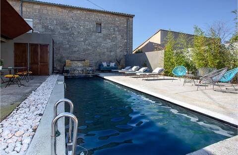 Exceptional loft-style house with pool