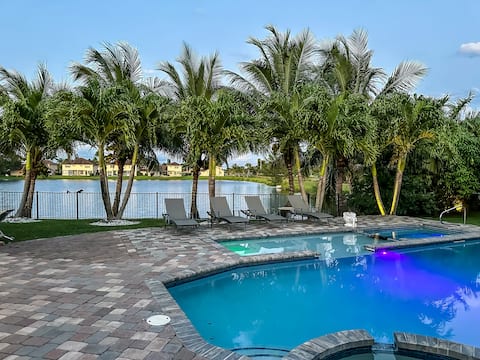 Peaceful Waterfront 5BR Home-Pool Spa Home Theater