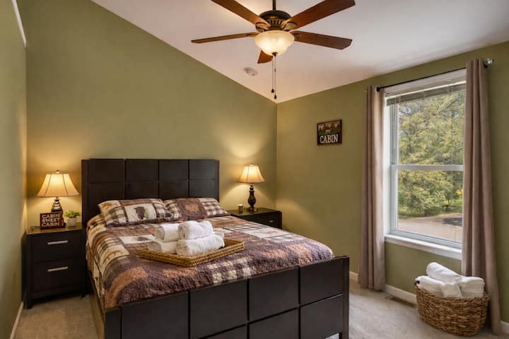 2nd floor queen bedroom