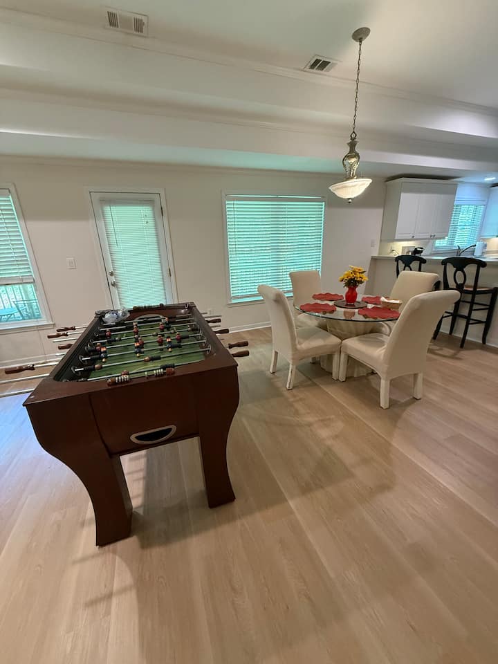 * Spacious * Two Bedrooms * 1 King * 1 Queen * - Roswell, GA