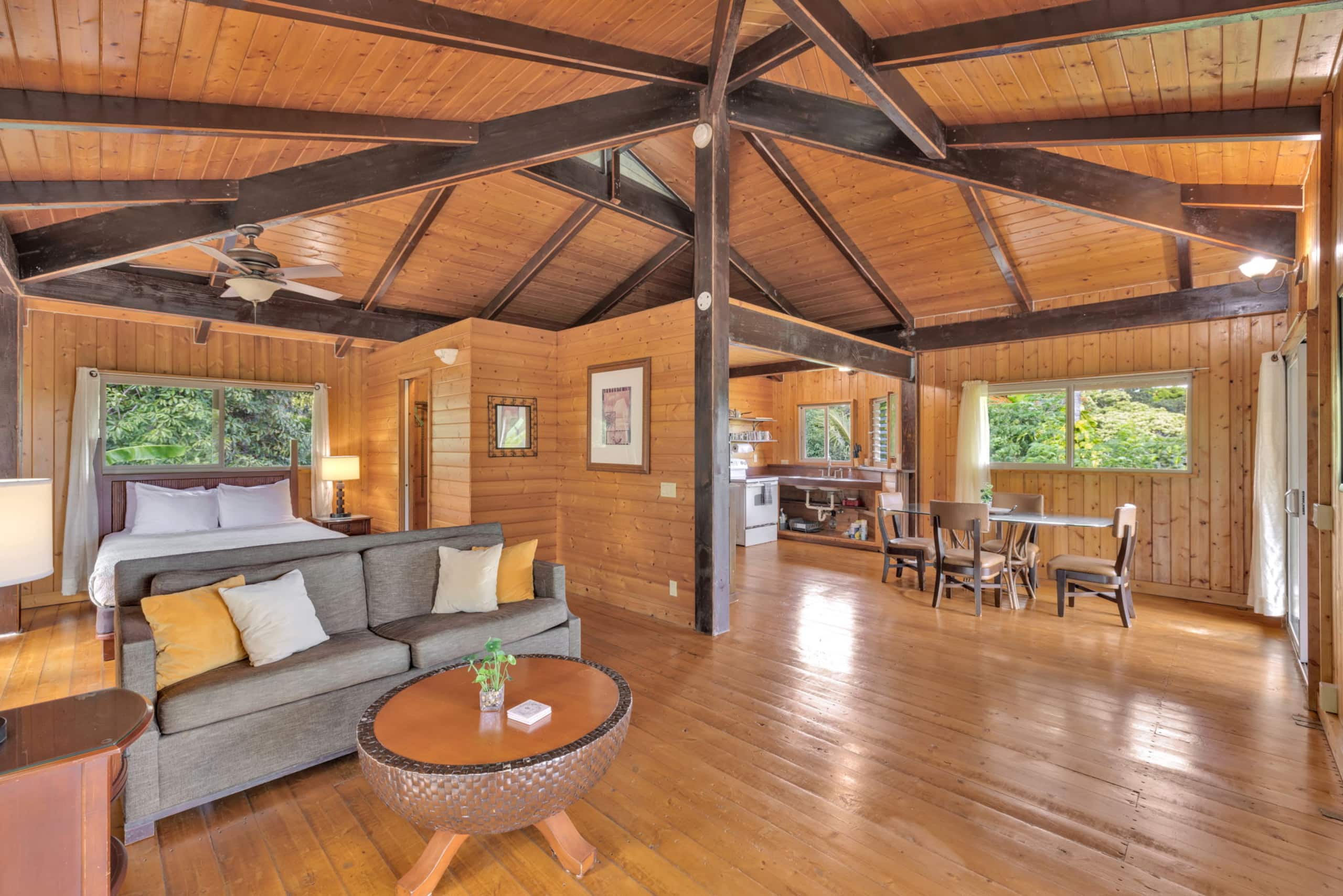 Stay in Hana Upstairs - Photo 3