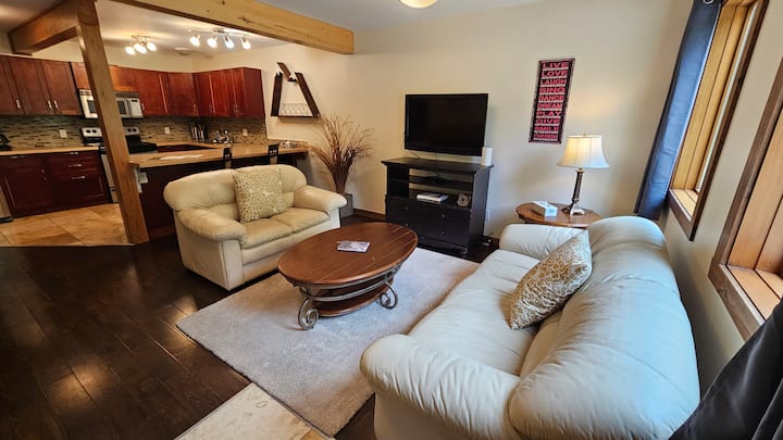 Wild Wood Bungalow B (With Private Hot Tub!) - Golden