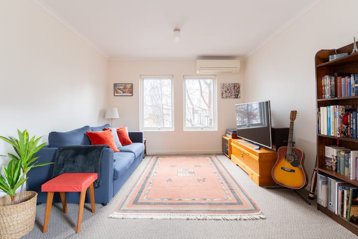 City Centre Gem - King Bed - Free Parking & Wifi - Flinders University at Victoria Square
