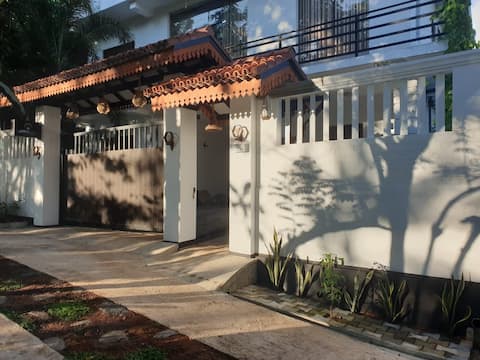 Luxury 6BR Villa with Private Pool Near Beach