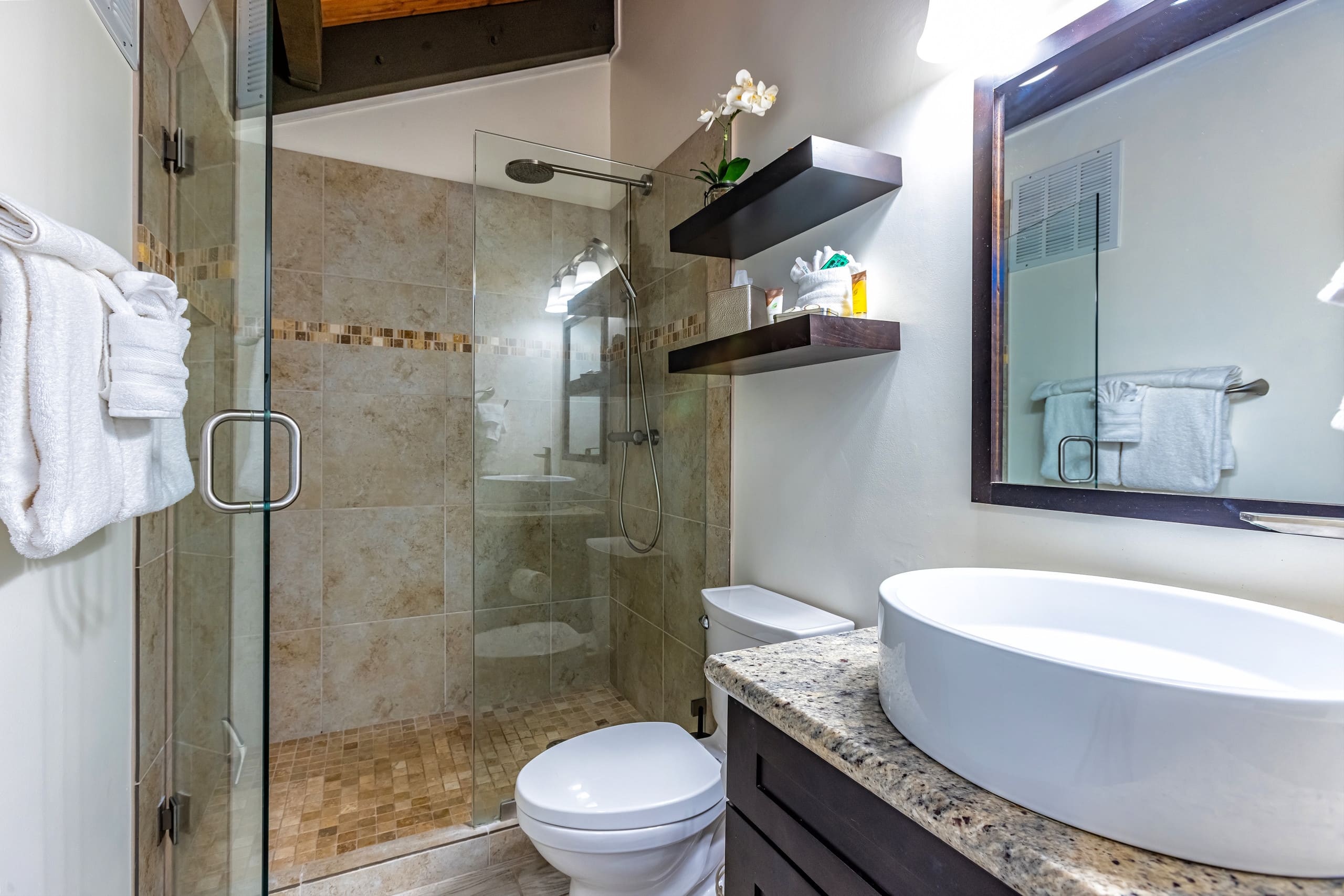 Condo in Lahaina · ★4.67 · 2 bedrooms · 3 beds · 2 baths - Image 20
