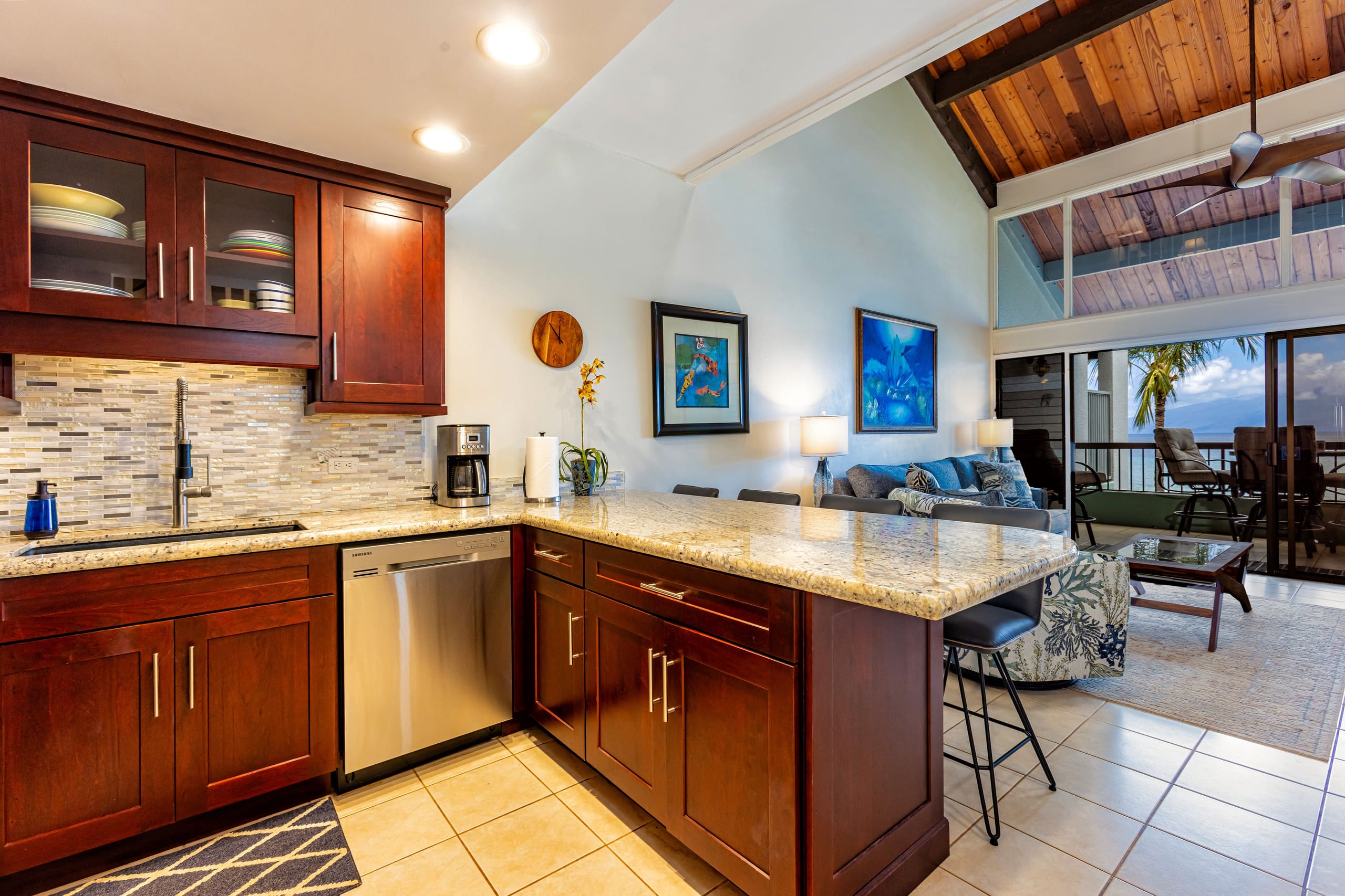 Condo in Lahaina · ★4.67 · 2 bedrooms · 3 beds · 2 baths - Image 12
