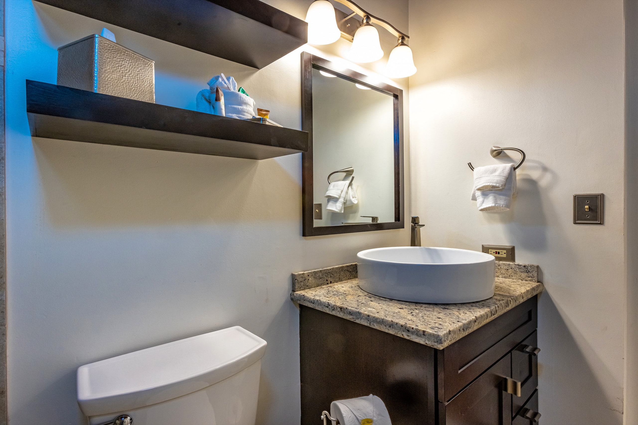 Condo in Lahaina · ★4.67 · 2 bedrooms · 3 beds · 2 baths - Image 22