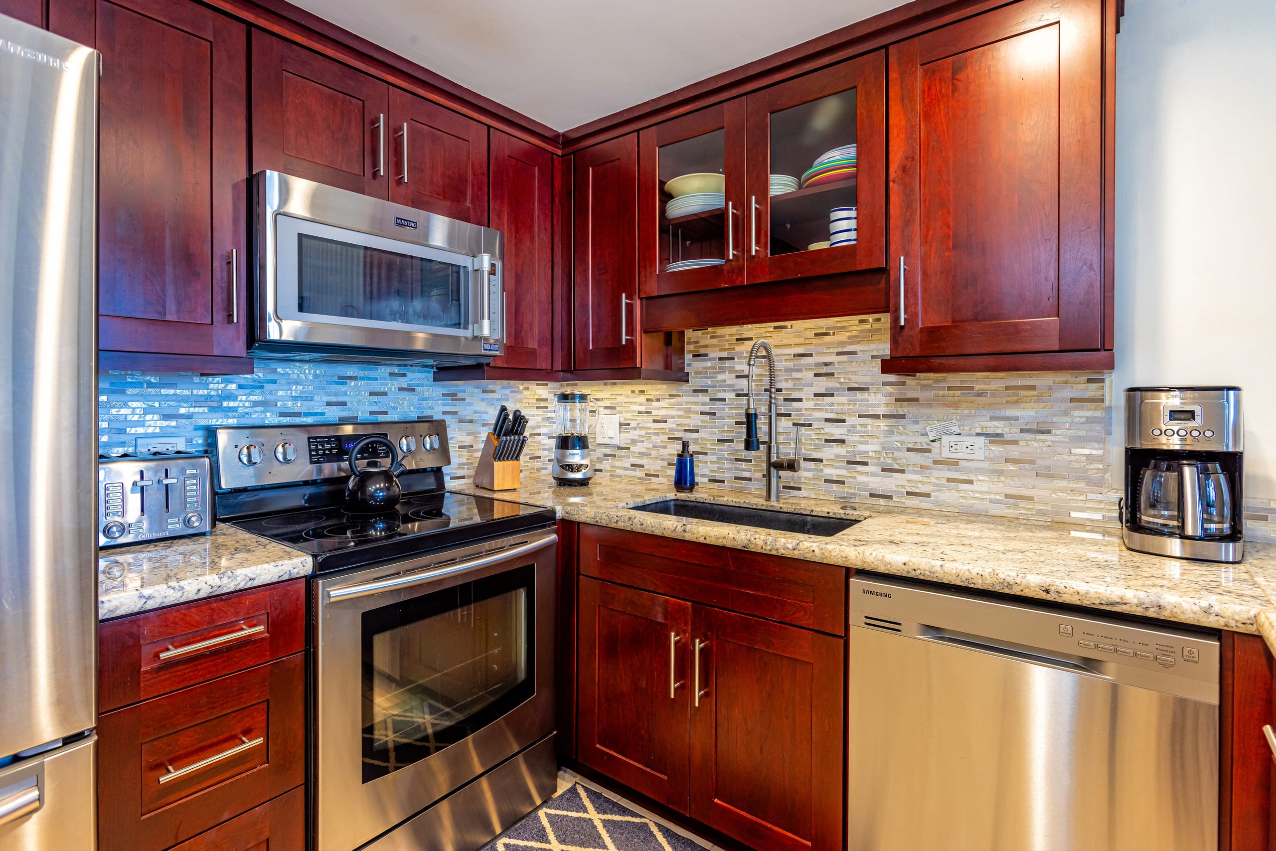 Condo in Lahaina · ★4.67 · 2 bedrooms · 3 beds · 2 baths - Image 3