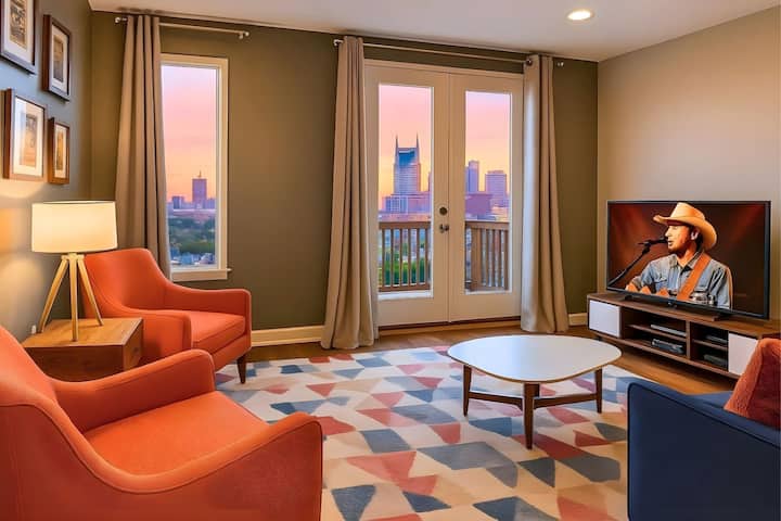 Top Skyline Views | 2 Balconies | Sleeps 8 - Nashville, TN
