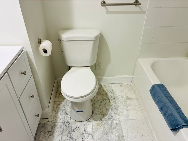 Stonecrest Stays- A Modern & Cozy home in Boston. gallery image 5