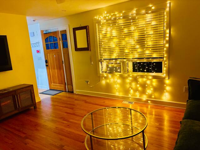 Stonecrest Stays- A Modern & Cozy home in Boston. gallery image 3