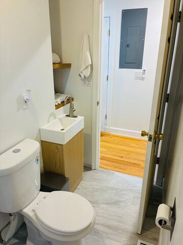 Stonecrest Stays- A Modern & Cozy home in Boston. gallery image 4