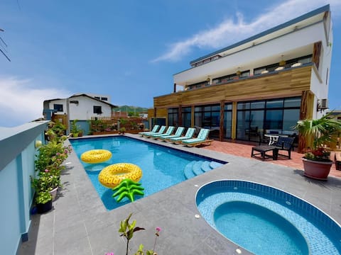 San Clemente Ecuador Life Below