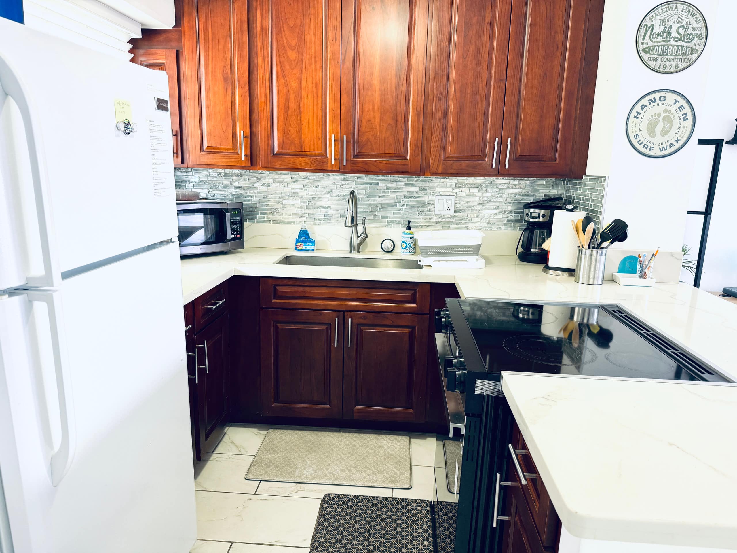 Condo in Honolulu · ★4.83 · 2 bedrooms · 4 beds · 1 private bath - Image 6