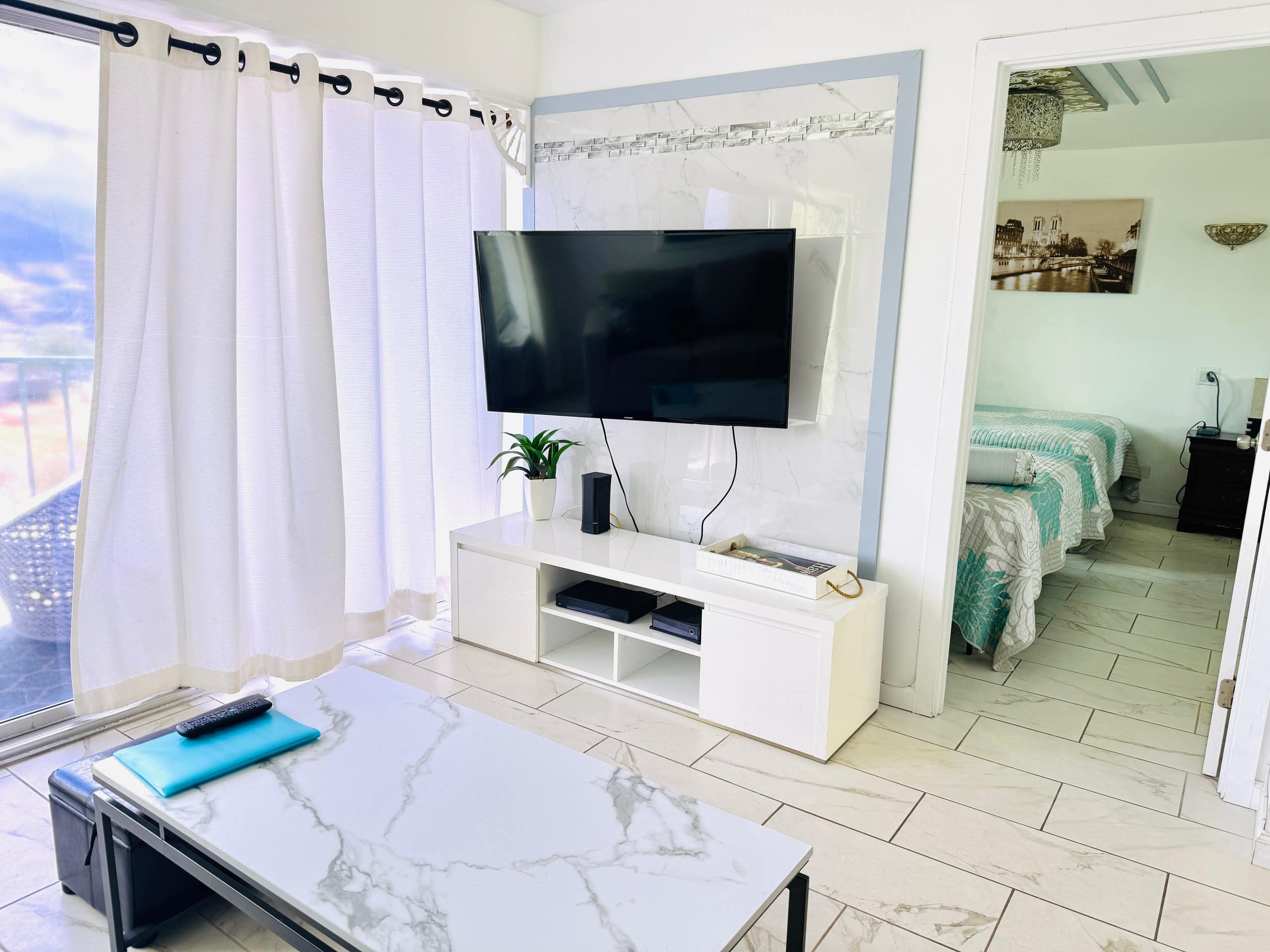 Condo in Honolulu · ★4.83 · 2 bedrooms · 4 beds · 1 private bath - Image 5