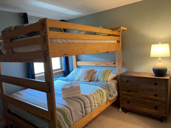 Долна спалня #3 - двойно легло с двойно легло queen с двойно легло и собствена баня